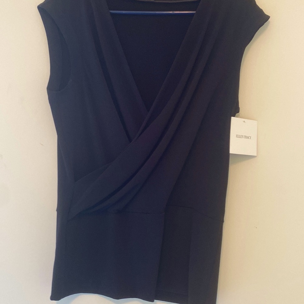 Ellen Tracy New with tags! Wrap v neck top size Medium